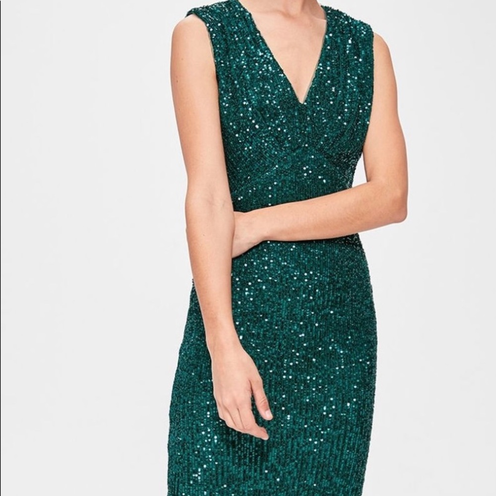 Beautiful green sequins dress
